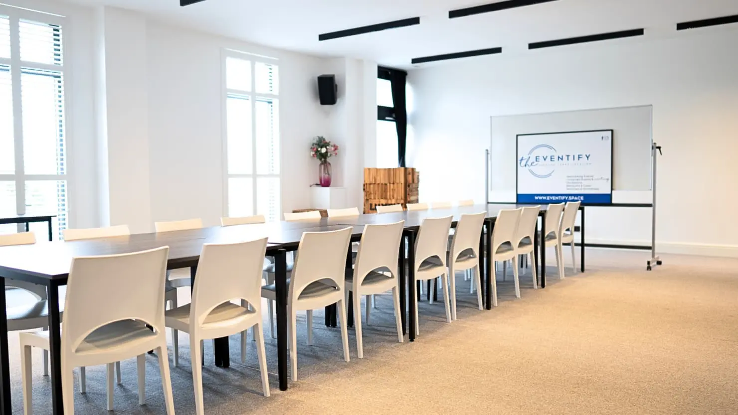 Salle de réunion Saturne chez Eventify au Luxembourg